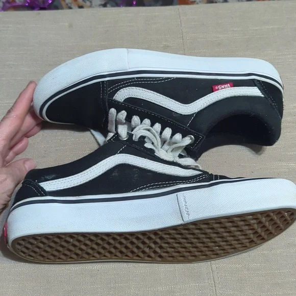 Vans Old Skool Pro skate shoes in a black and white colorway with suede & canvas - Picture 9 of 12